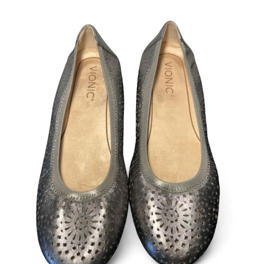 Vionic silver ballet flats size 7